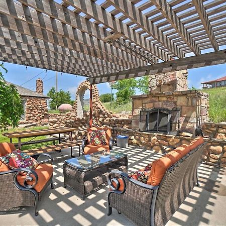 Charming Hilltop Cottage In Medicine Park! Екстериор снимка