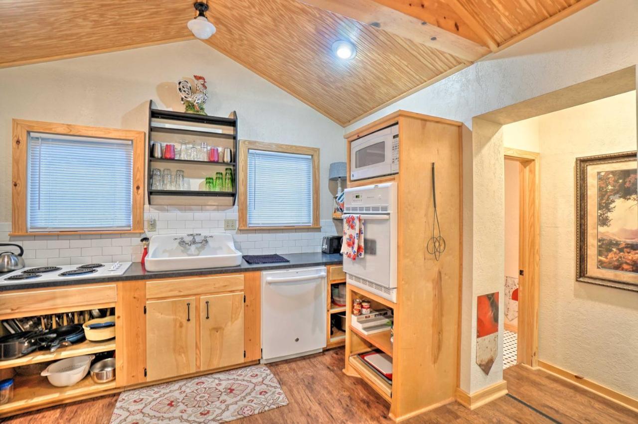 Charming Hilltop Cottage In Medicine Park! Екстериор снимка