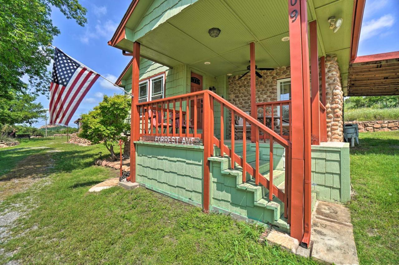 Charming Hilltop Cottage In Medicine Park! Екстериор снимка