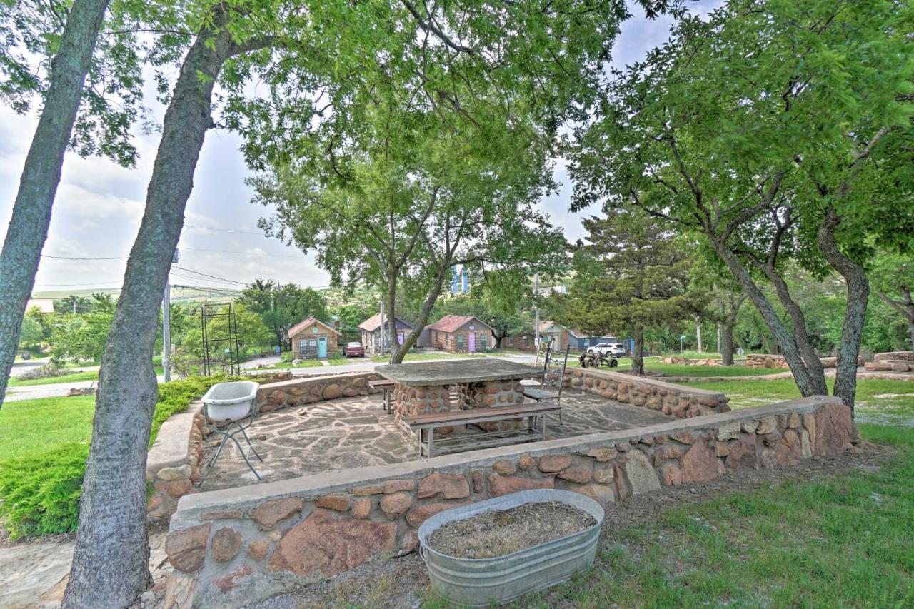 Charming Hilltop Cottage In Medicine Park! Екстериор снимка